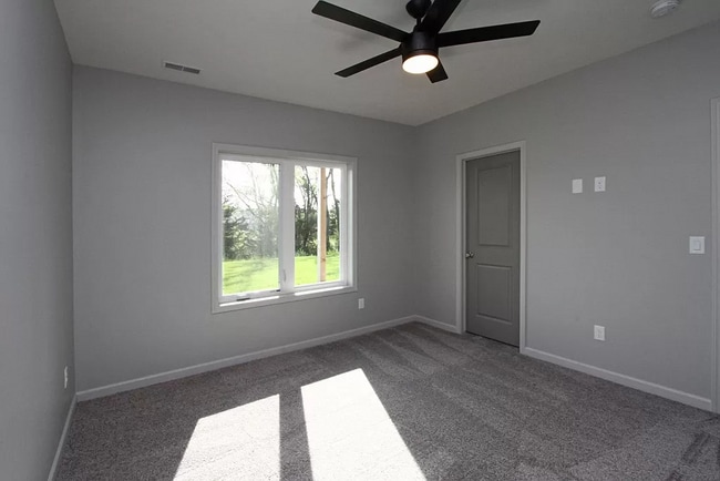 Building Photo - Beautiful 5 Bed/3 Bath House Available February 1st, 2026!