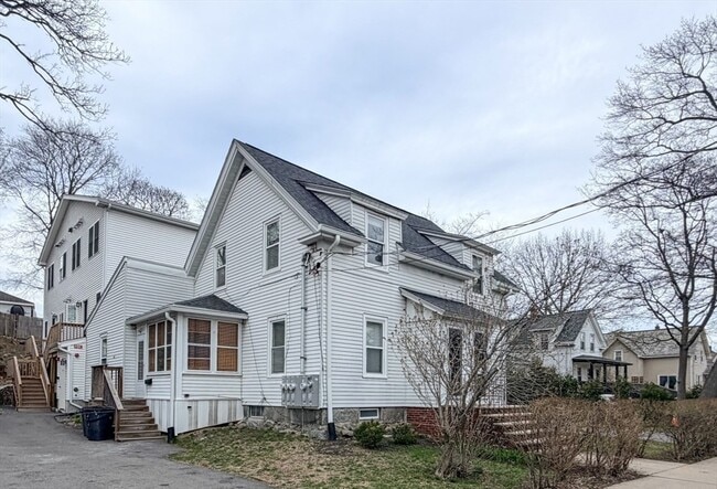 Building Photo - 102 Dysart St