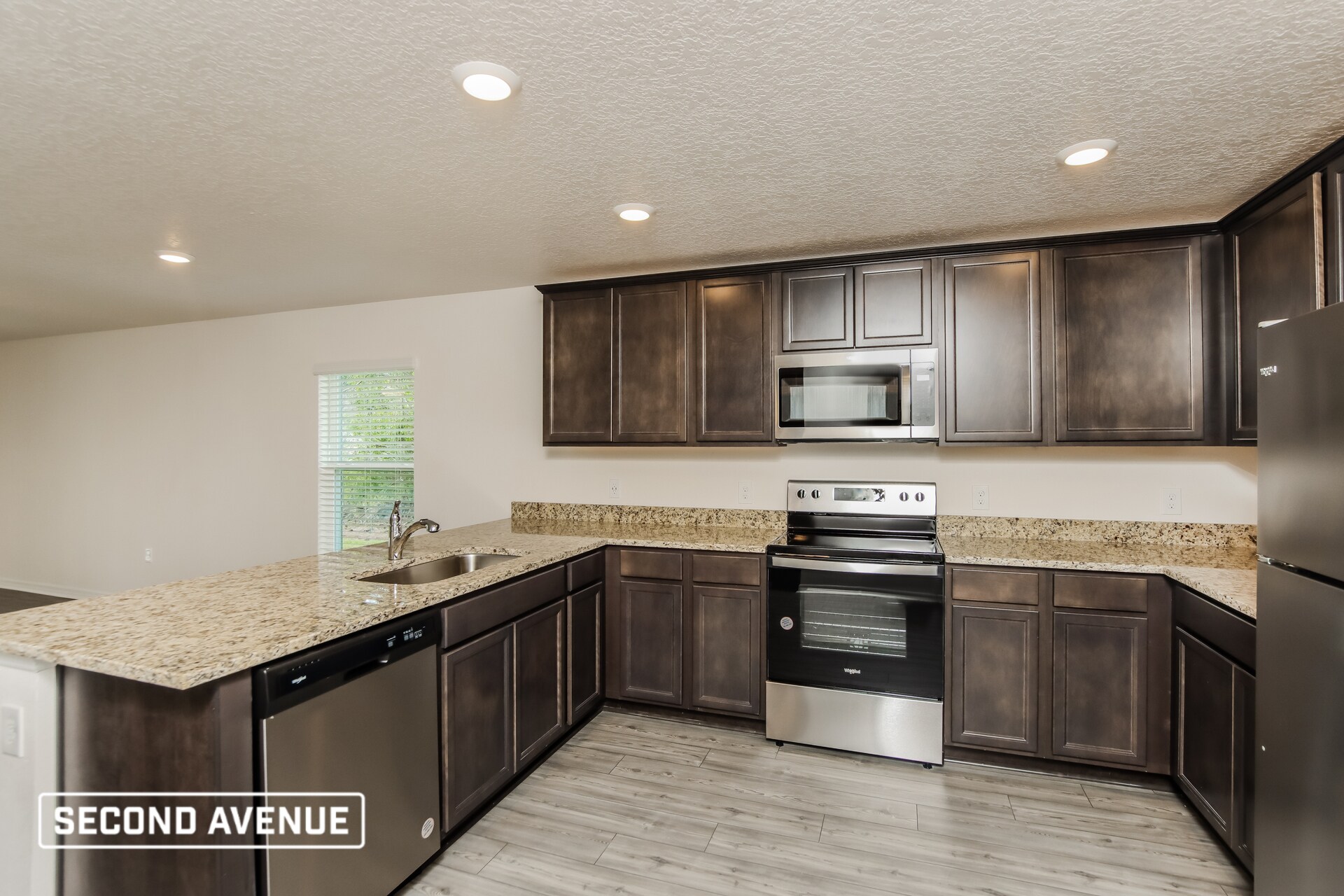 Building Photo - 3399 Lakeland Ave