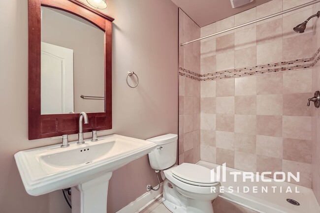 Building Photo - 3893 Ridge Grove Way