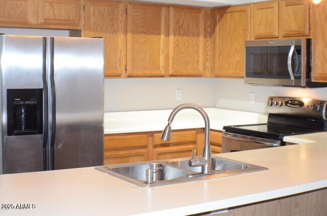 Building Photo - 837 N Sailors Way