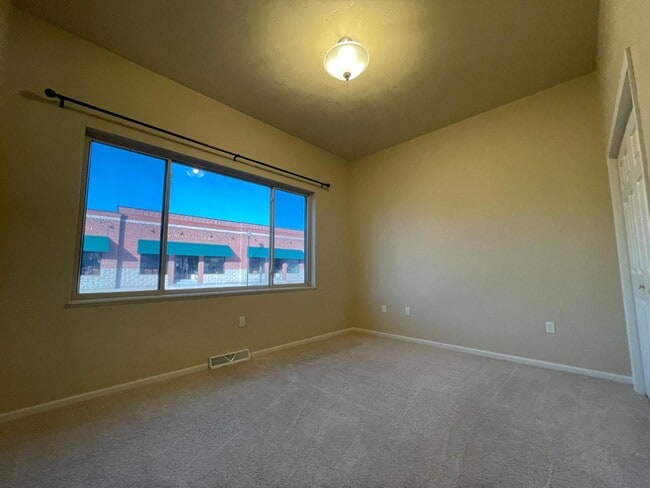 Building Photo - 323 W Main St