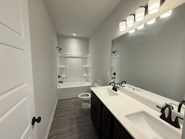 Building Photo - 1923 Westfall Lndg