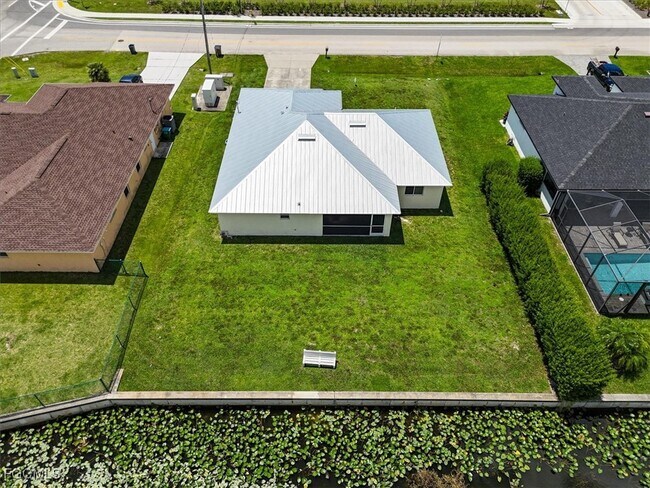 Building Photo - 1529 SW 15th Pl