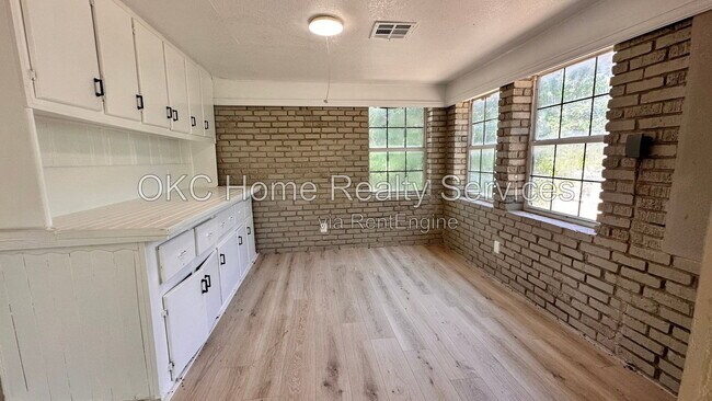 Building Photo - 4712 S Blackwelder Ave