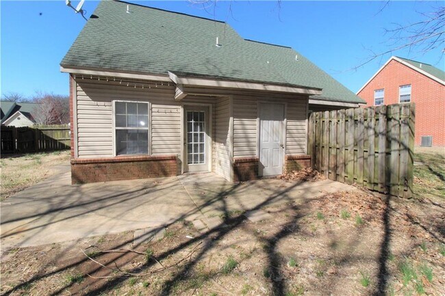 Building Photo - 2581 Bowman Dr