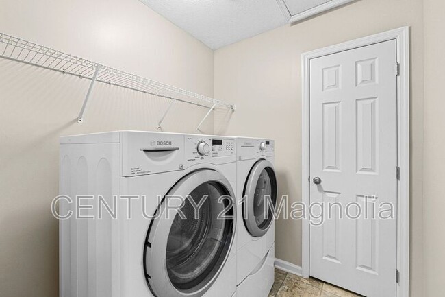 Building Photo - 284 High Meadows Cir