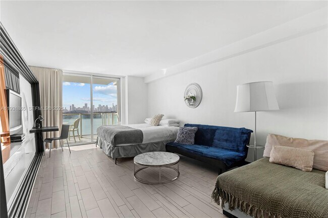 Building Photo - 1100 West Ave