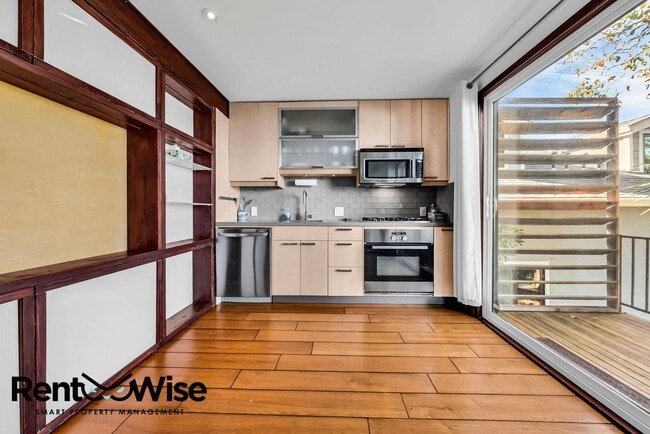 Building Photo - 130-136-136 Mullen Ave