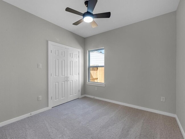 Building Photo - 5201 Kenilwood Dr