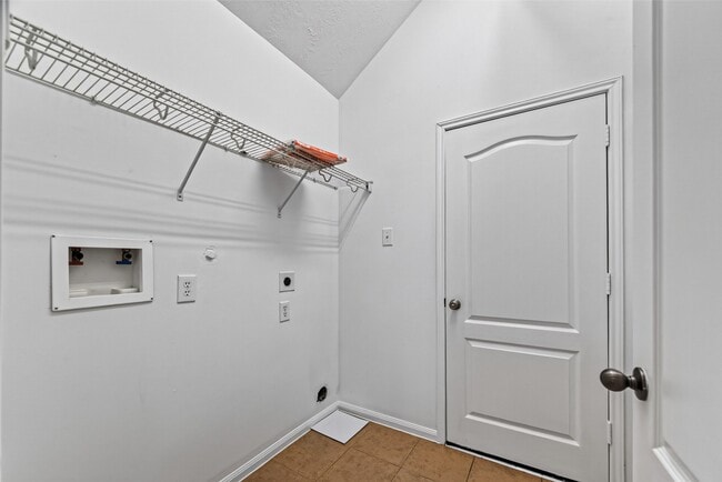 Building Photo - 16007 Hidden Manor Dr