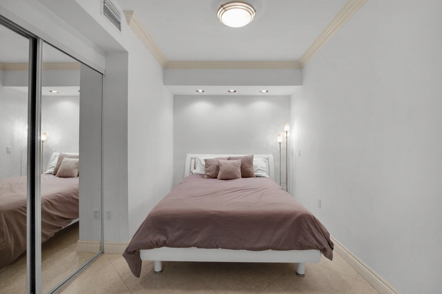 Building Photo - 1830 S Ocean Dr