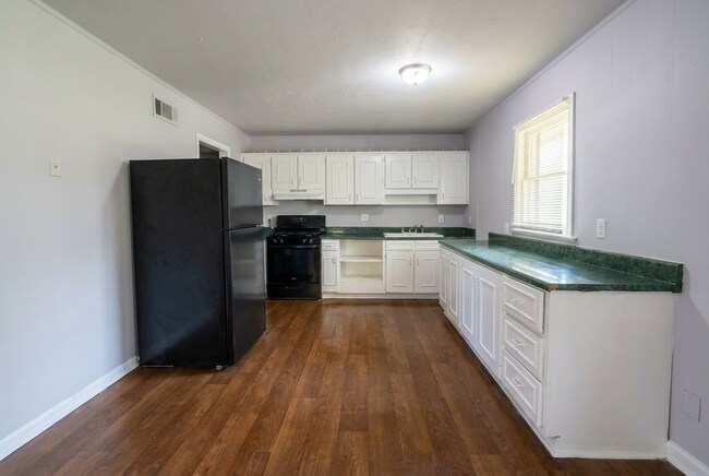 Building Photo - 1917 Watkins Dr