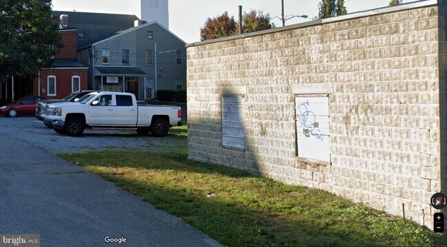Building Photo - 130 S Potomac St