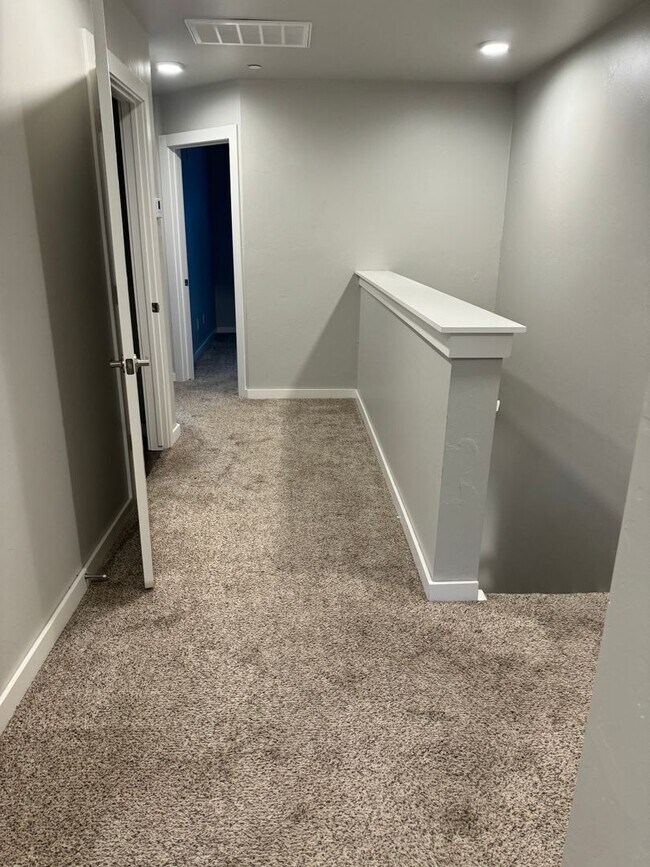 Building Photo - 1/2 off first month! 3 bedroom, 2.5 bathroom, 1 car garage