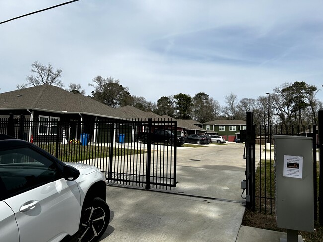 Building Photo - 21379 W Wallis Dr