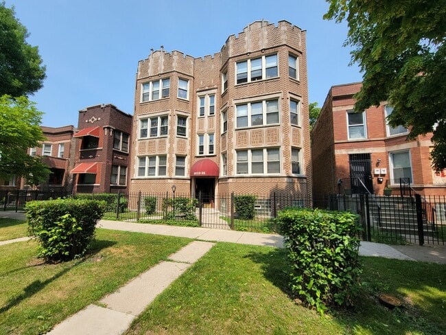 Primary Photo - 6833 S Indiana Ave
