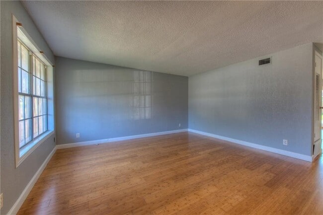 Building Photo - 4705 Oldfort Hill Dr