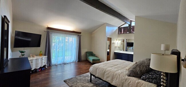 Building Photo - Contemporary Ranch in a beautiful, quiet s...