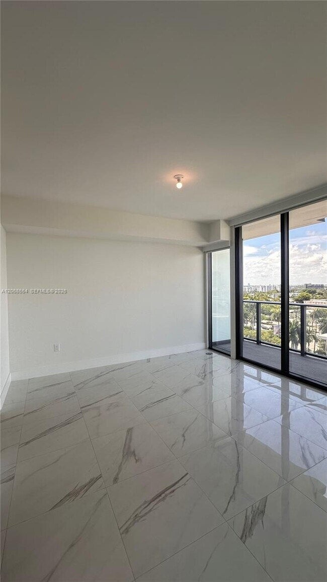 Building Photo - 1170 E Hallandale Beach Blvd