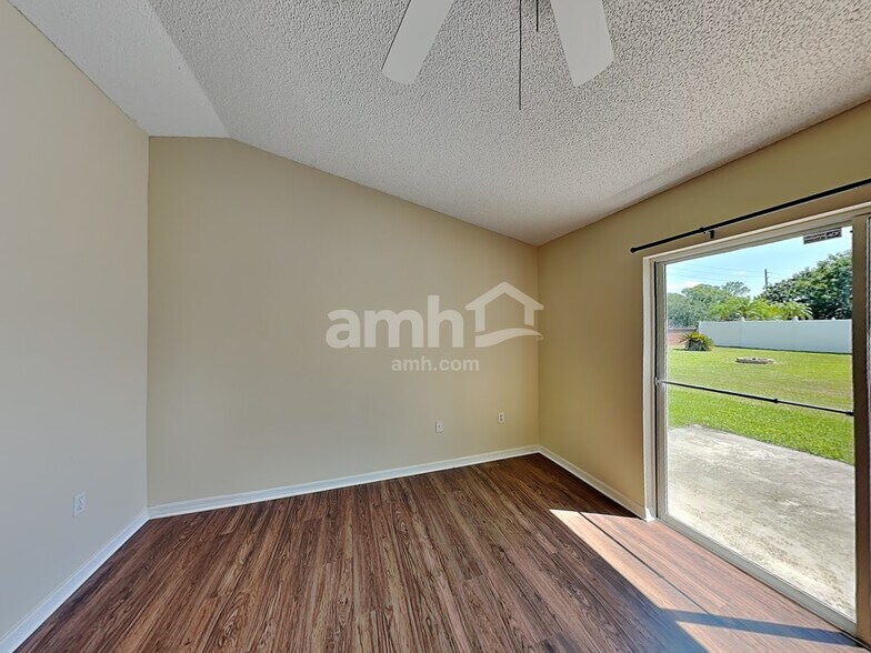 Building Photo - 2423 Hybrid Dr