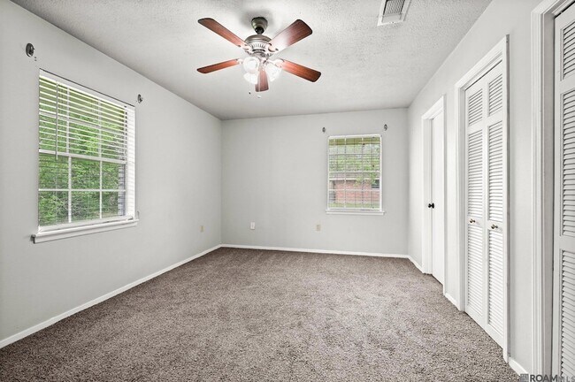 Building Photo - 9256 Bermuda Ave