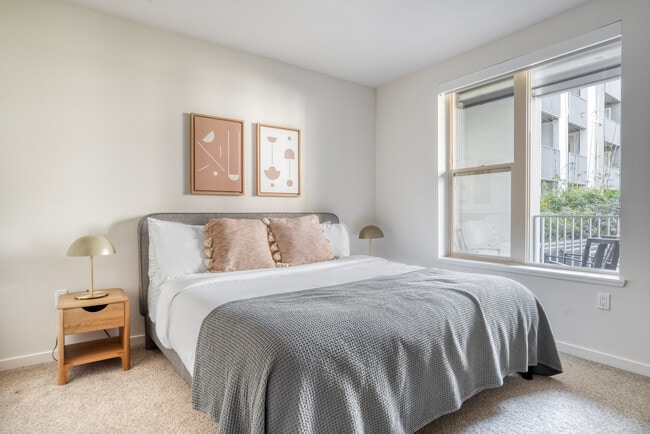 Building Photo - 650 E Capitol Ave