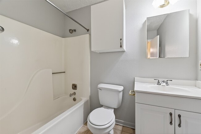 Building Photo - 16106 Barbarossa Dr