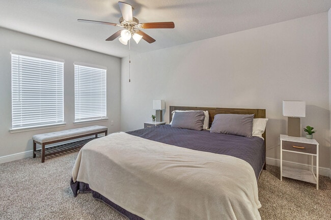 Building Photo - 1022 McLaren Cir