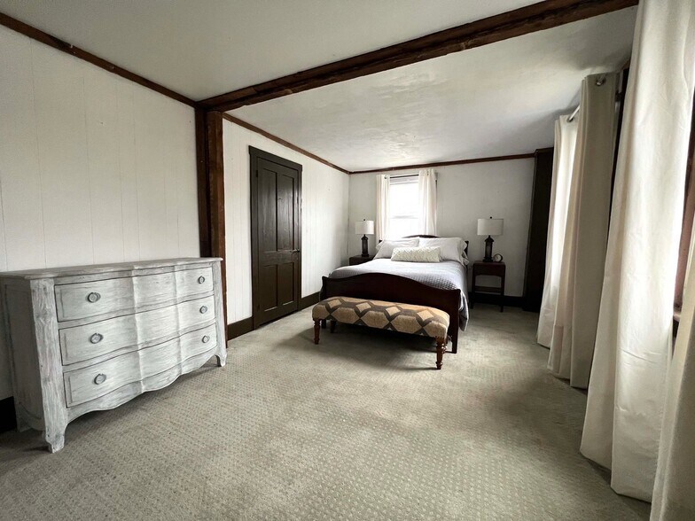 Building Photo - 203-205 Main St