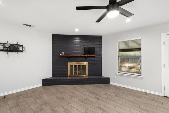 Building Photo - 108 Jaimie Way