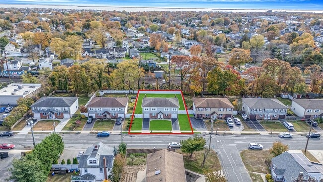 Building Photo - 54 Evergreen St