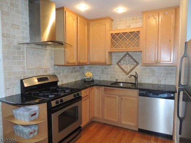 Building Photo - 201 Pitney Pl