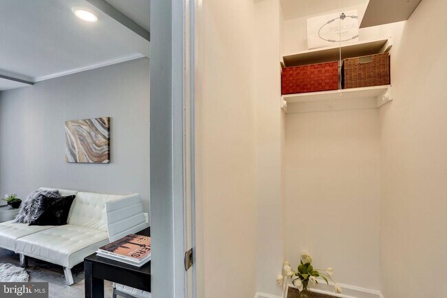 Building Photo - 1021 Arlington Blvd