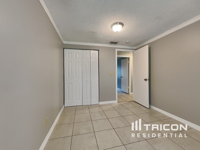 Building Photo - 16015 Splitlog Dr