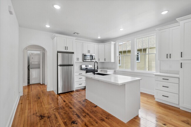 Building Photo - 2700-02 Soniat St