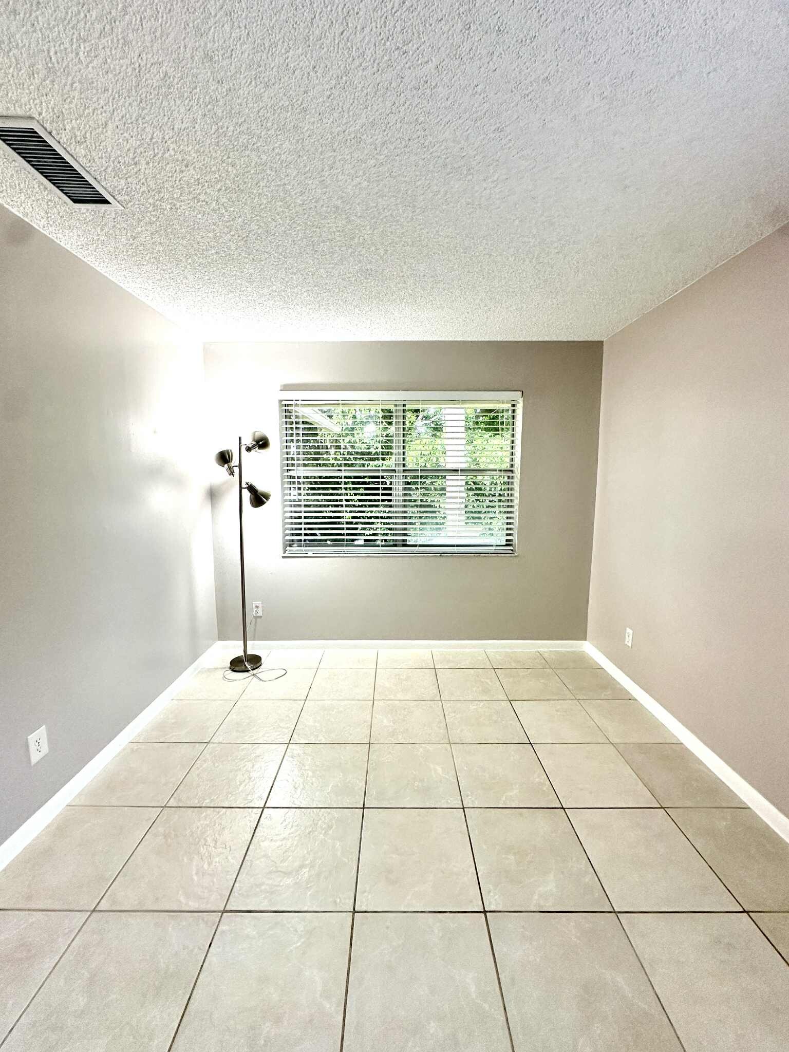 Building Photo - 3161 SE Aster Ln