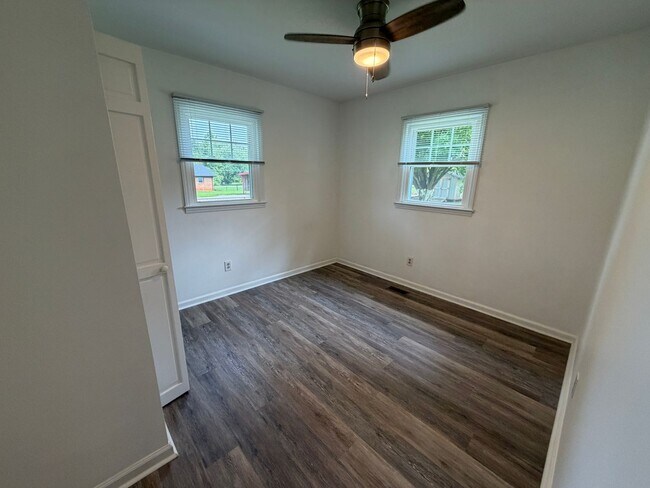 Building Photo - Newly Remodeled