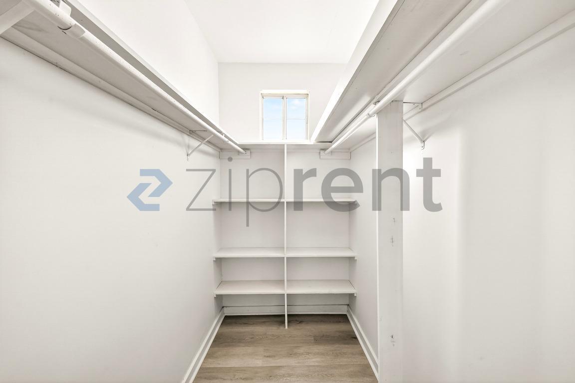 Building Photo - Unit