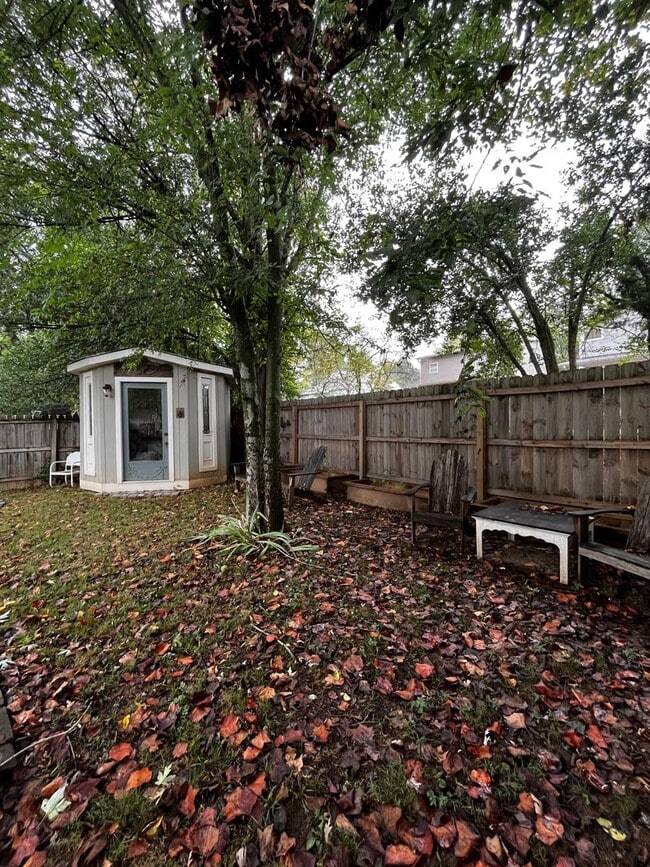 Building Photo - Sylvan Park Fully Furnished Home and Guest House-Shorter Term Leases Available!