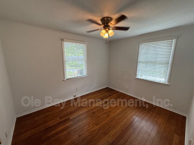 Building Photo - 251 Azalea Cir W