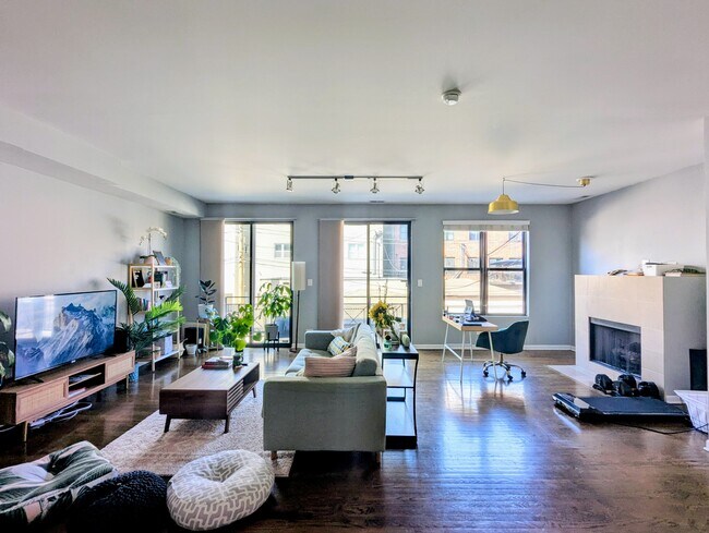 Building Photo - 2518 N Willetts Ct
