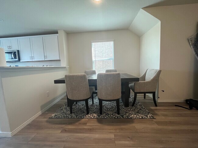 Building Photo - 326 Lake Erie Dr