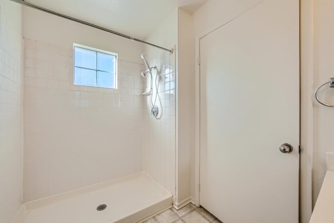 Building Photo - 1908 Mountain Hills Ct