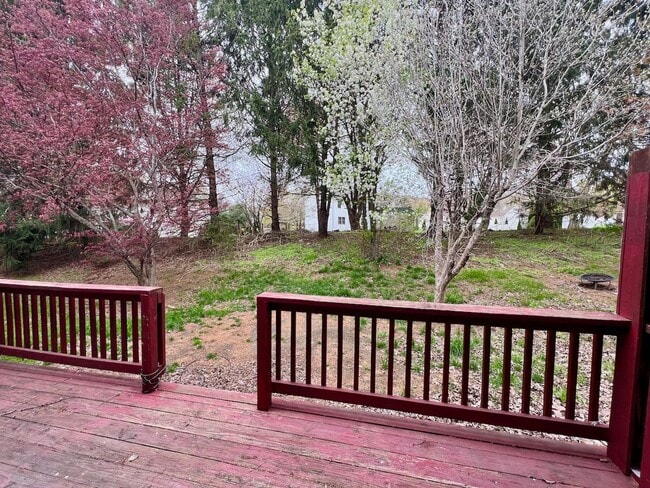 Building Photo - Townhome in a Great Community! 3bd/2.5ba