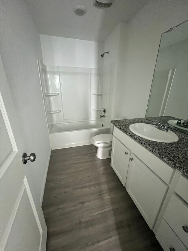 Building Photo - Paloma 3 bedroom, 2 bath home