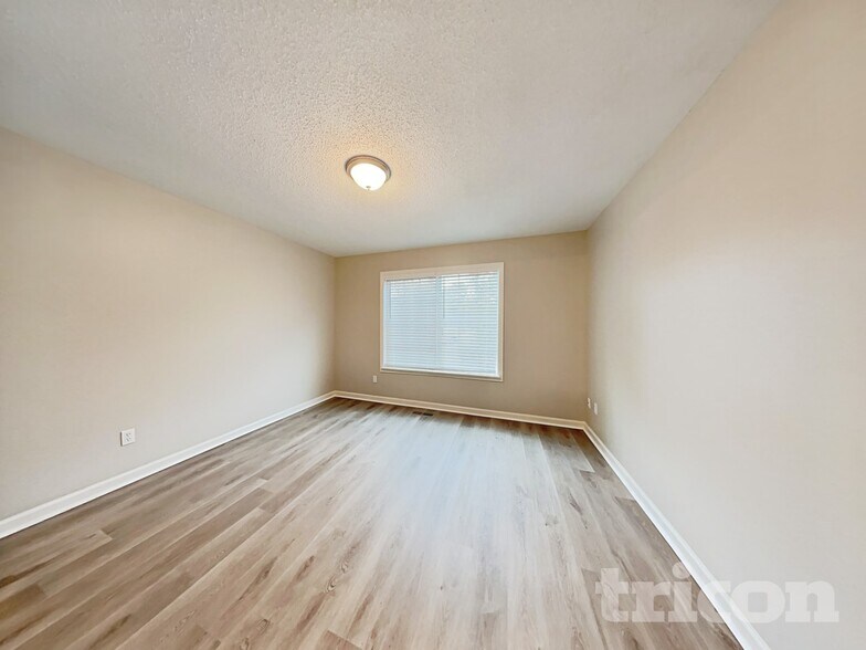 Building Photo - 437 Bradford Cir