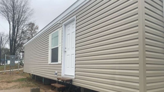 Building Photo - 22 Eastview Dr