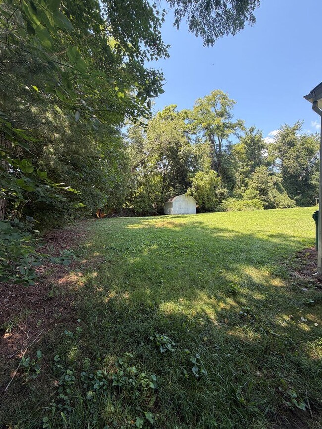 Building Photo - Charming Duplex Near Downtown Blacksburg