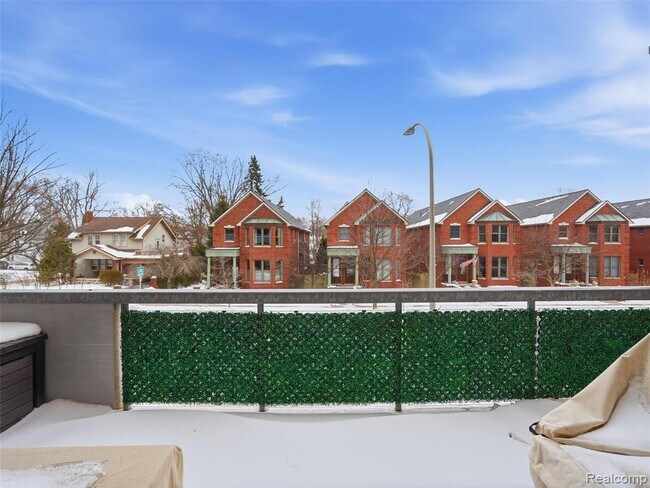 Building Photo - 610 S Troy St